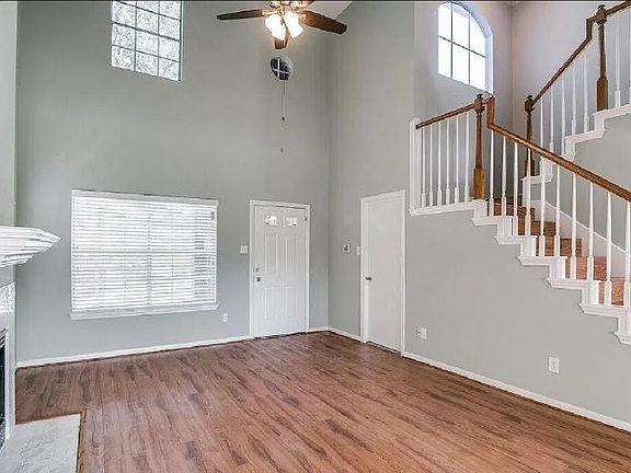 4th image of 1826 Creek Dr