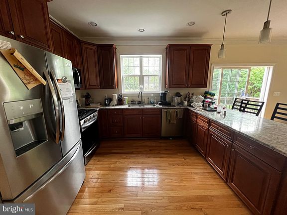 4th image of 24 Willis Ln