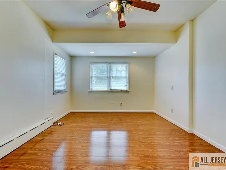 37 E Somerset St #1 — Photo 5
