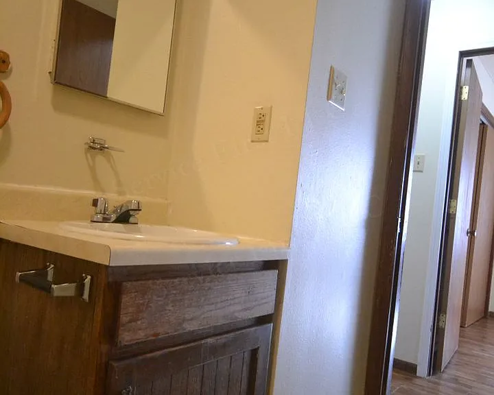 710 Elm Dr — Photo 10
