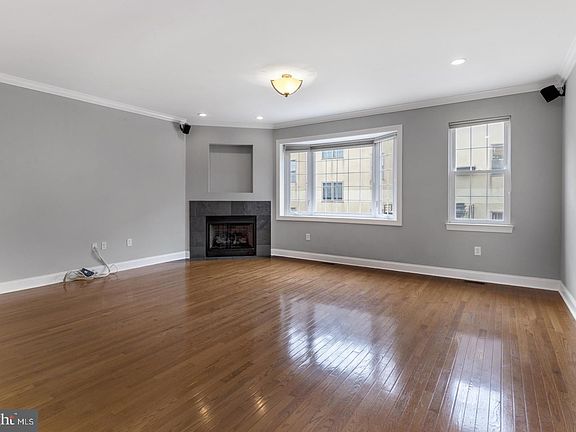 4th image of 120 Dickinson St Rear C