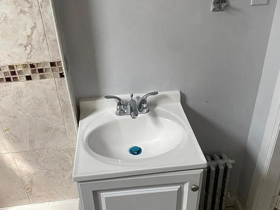 2nd image of 238 Columbia Ave APT 1R
