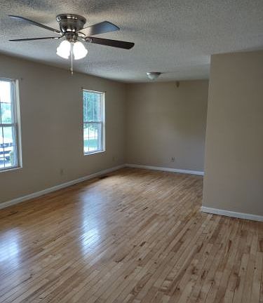 5th image of 253 Hunt Hollow Dr