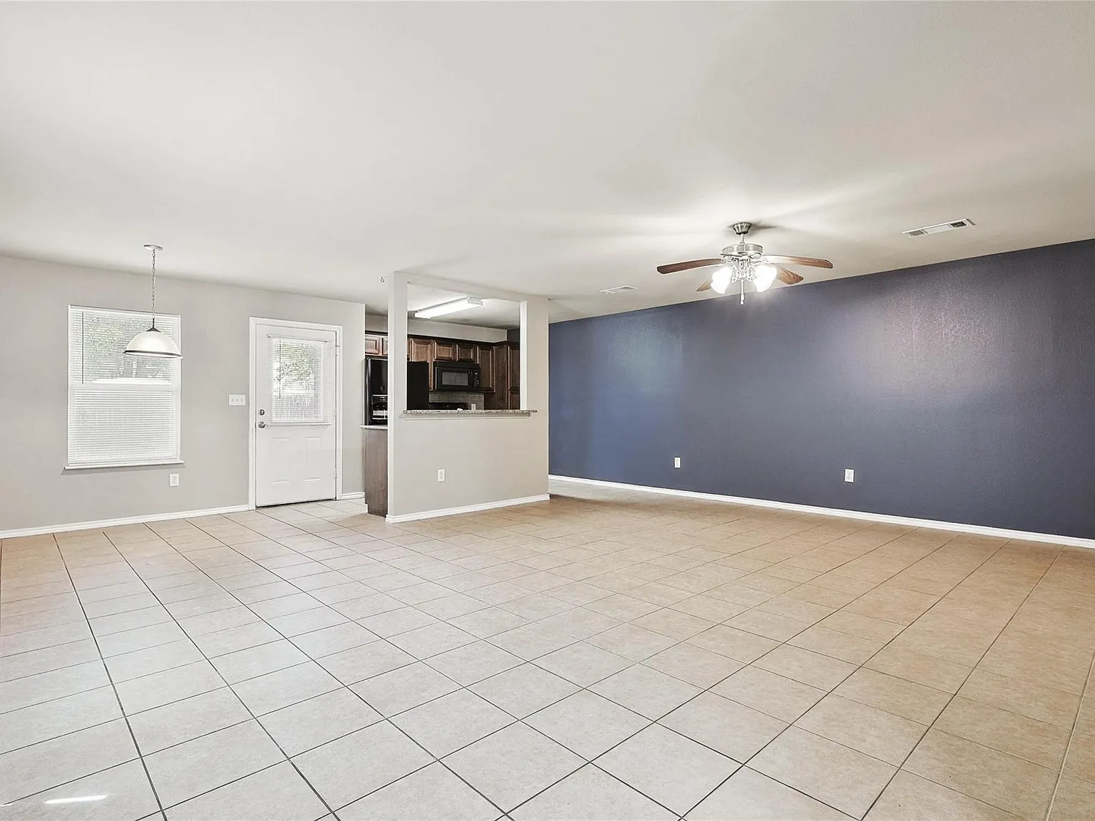 3 bed, 2.5 bath, 1669 sqft, $1,700 — Photo 4