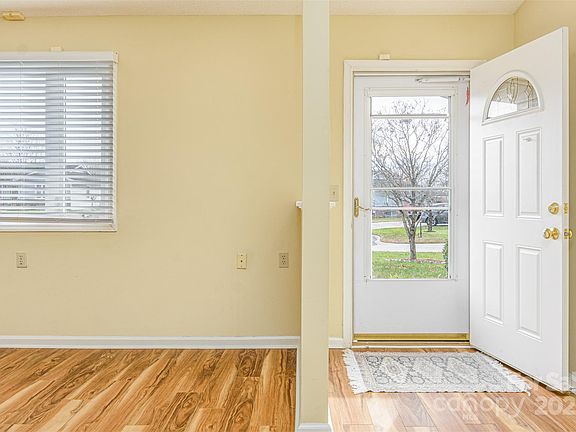 4th image of 308 Dellford Ct