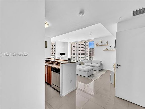 3rd image of 300 S Biscayne Blvd APT 2916
