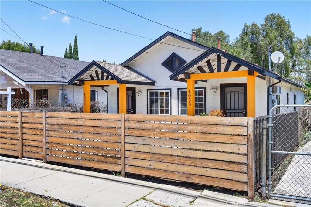 1031 N Fickett St, Los Angeles, CA - View 2