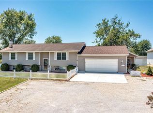 8377 N 300th St, Altamont, IL 62411