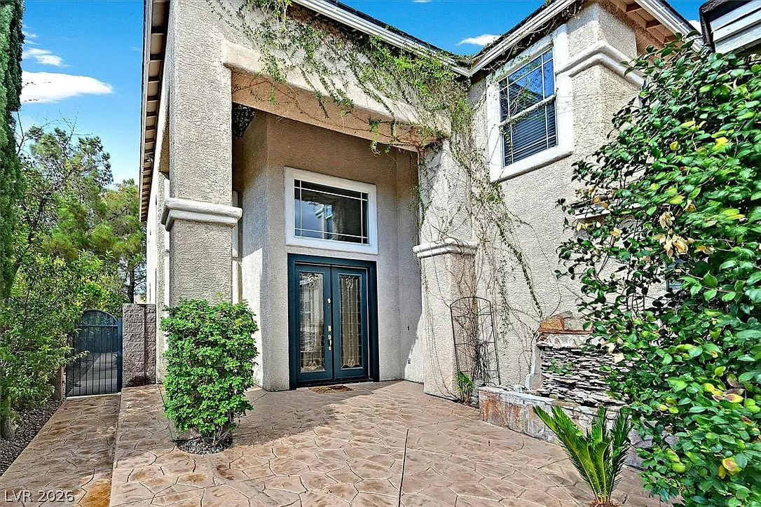 6 bed, 4.0 bath, 2970 sqft, $3,800 — Photo 3