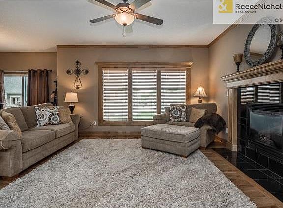 5th image of 806 NW Poplar Ct