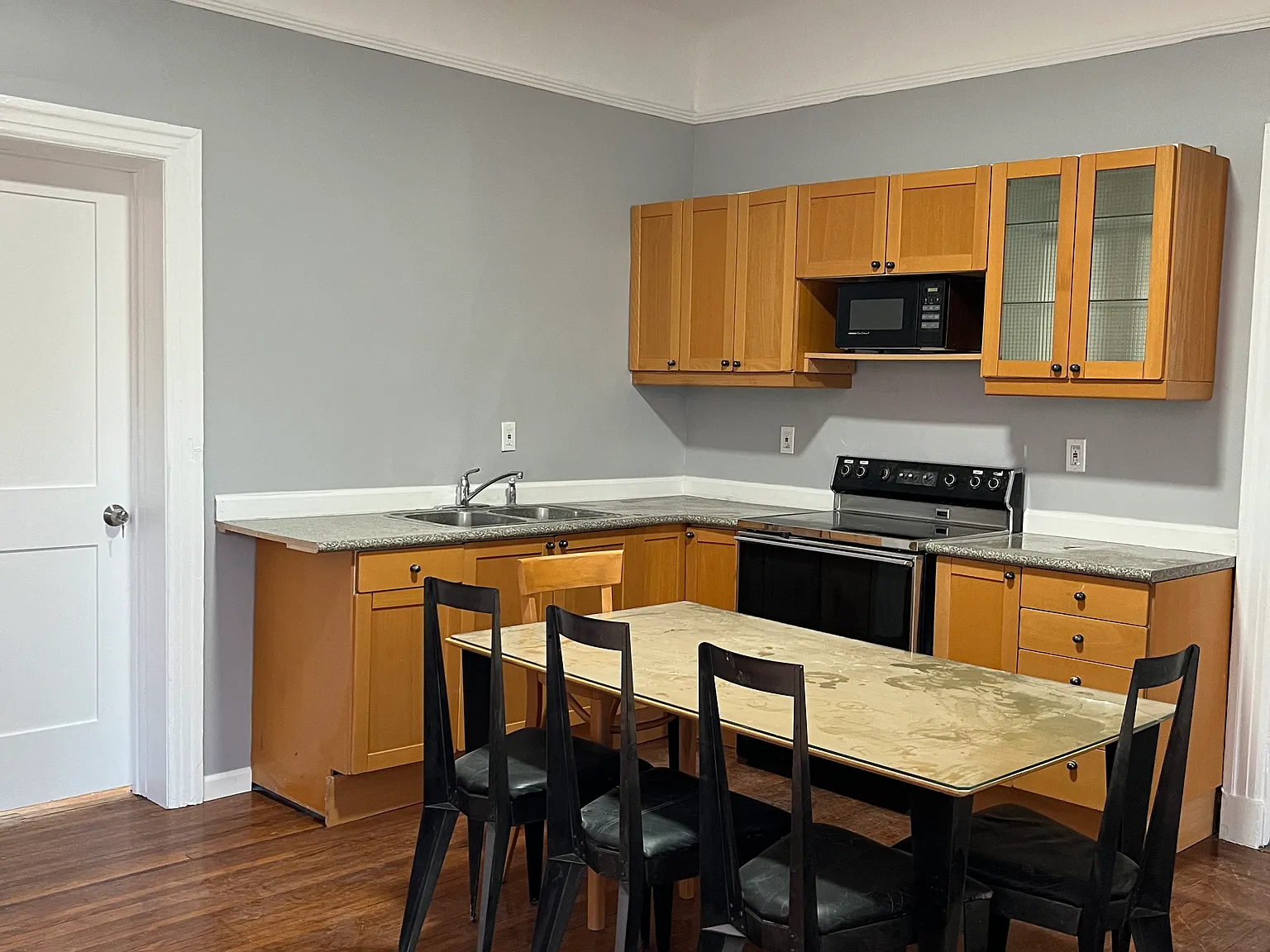 3 bed, 1200 sqft, $700 — Photo 2