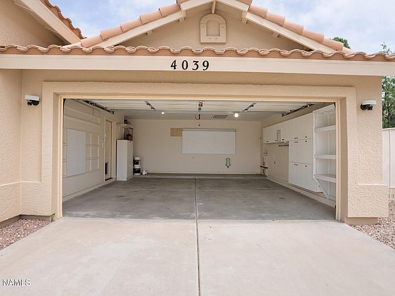 5th image of 4039 Roma Rd