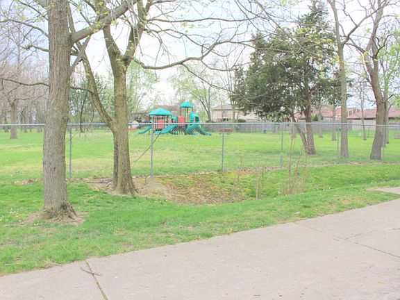 2nd image of 9735 Nettleton Park