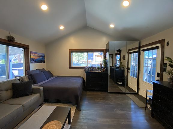 3rd image of 3772 Forest Ave Unit B