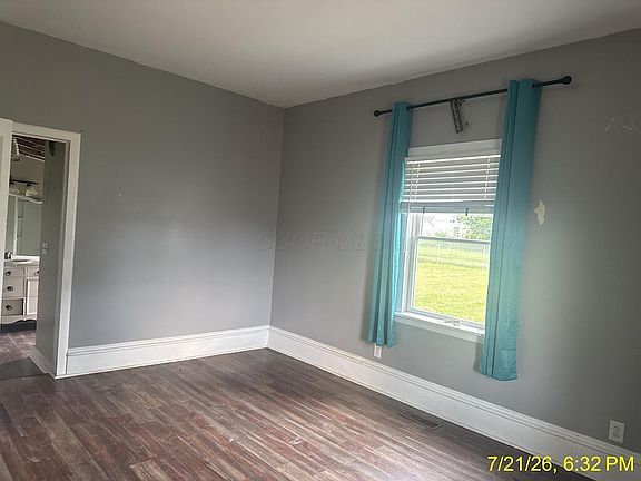 5th image of 121 W Center St