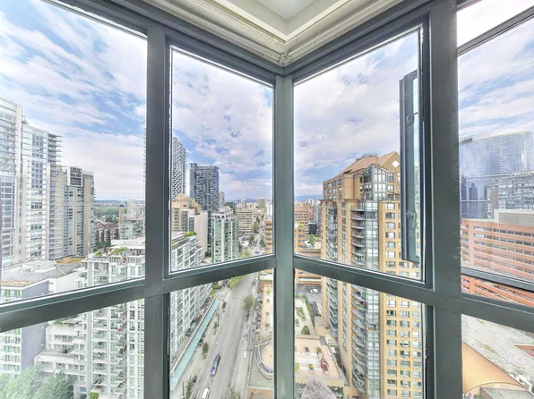 1188 Howe St #2501, Vancouver, BC V6Z 2S8