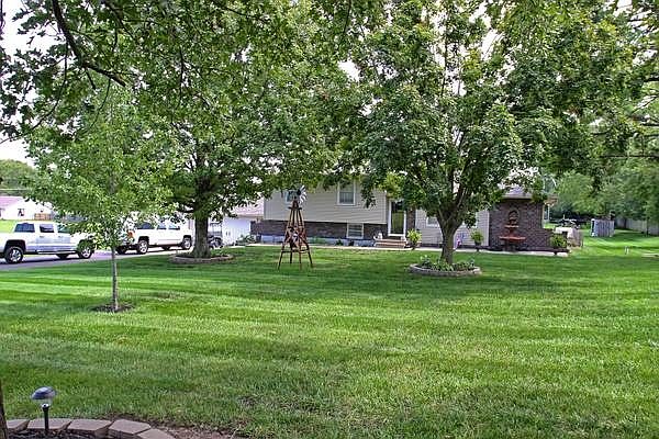 1st image of 1605 N 134th St