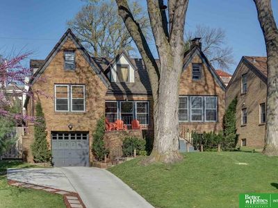 2524 Country Club Ave, Omaha, NE, 68104