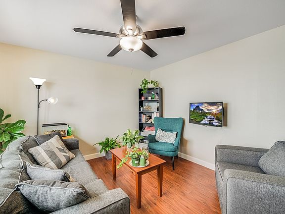 5th image of 1008 W 25th 1/2 St APT 105