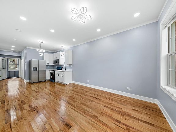 5th image of 2233 S Spaulding Ave