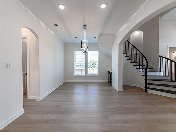 5th image of 3912 Friendship Ct
