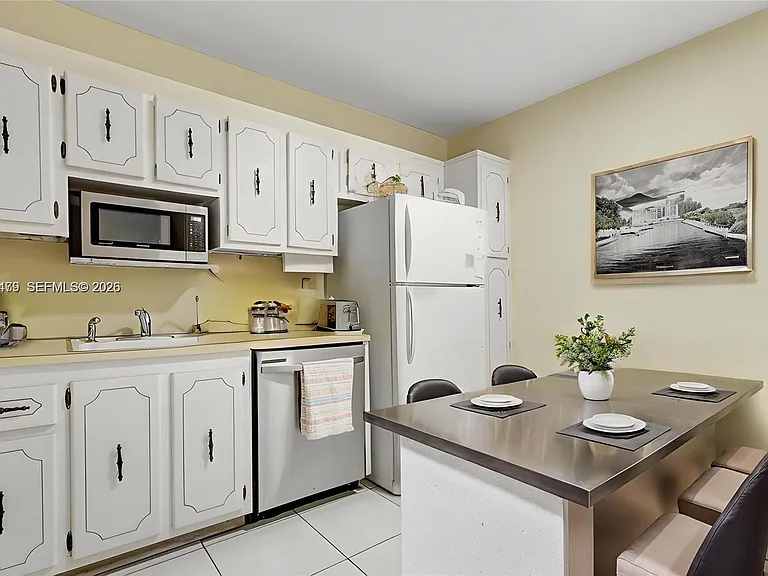 20100 W Country Club Dr #1003 — Photo 11