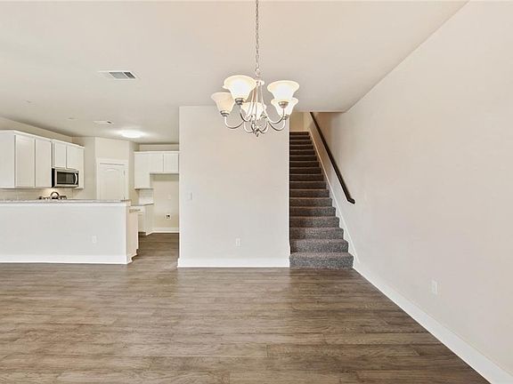 5th image of 212 Emma Dr