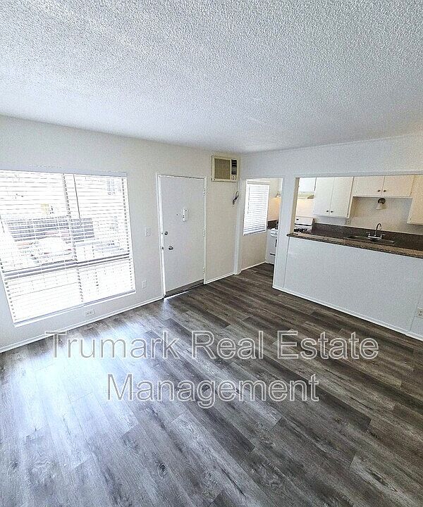 1st image of 1121 E Palmer Ave #4