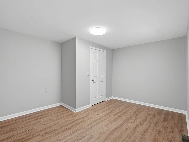 7134 Williams Rd — Photo 13