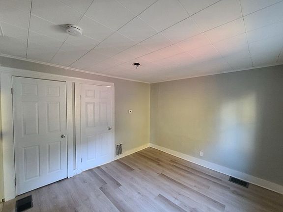3rd image of 386 Broadway