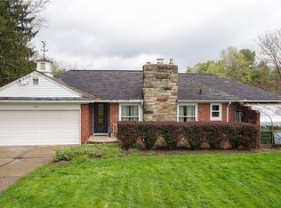 1099 E Garfield Rd, Aurora, OH 44202