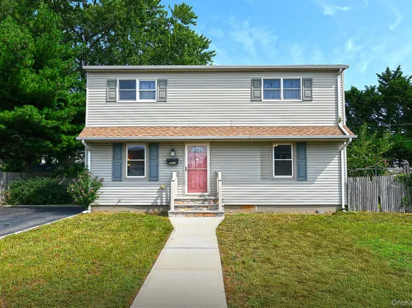 3679 Lark Street, Levittown, NY 11756