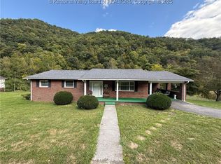 833 Greenville Rd, Man, WV 25635