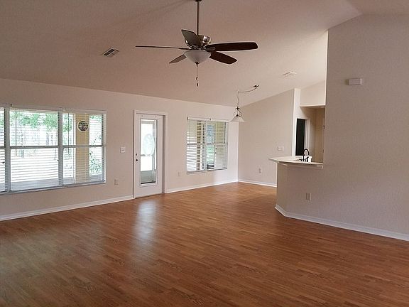 Living Room/Breakfast Nook