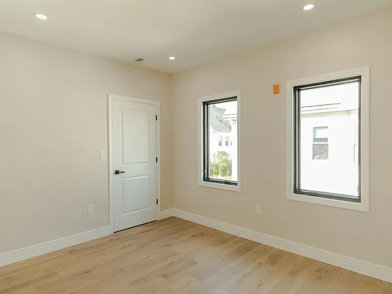132-134 Holton St #2 — Photo 4