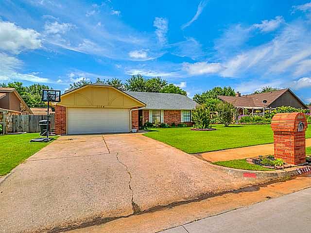 1st image of 1104 NE 21st Ct