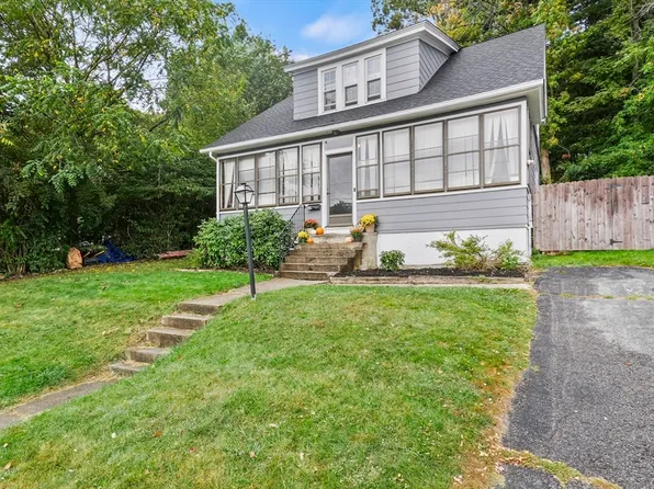 19 Doris St, Worcester, MA 01606