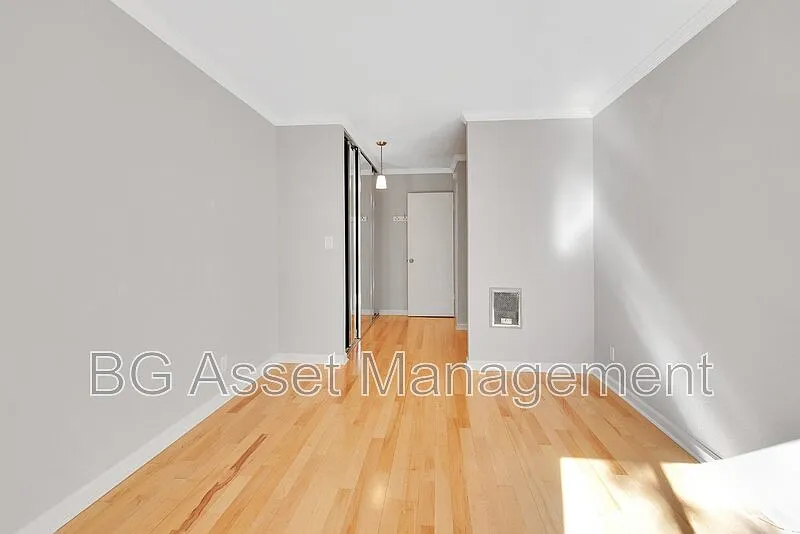 1 bed, 1.0 bath, 646 sqft, $1,900 — Photo 2