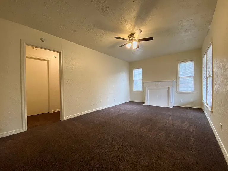 1320 Campbell Rd — Photo 2