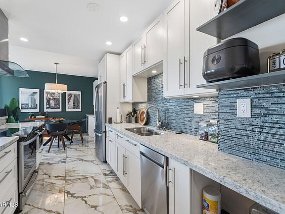 2nd image of 207 W CLARENDON Avenue #4B