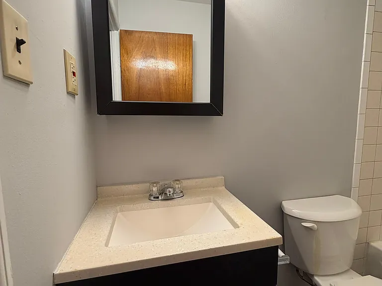 2327-2327 S Alder St #2 — Photo 8