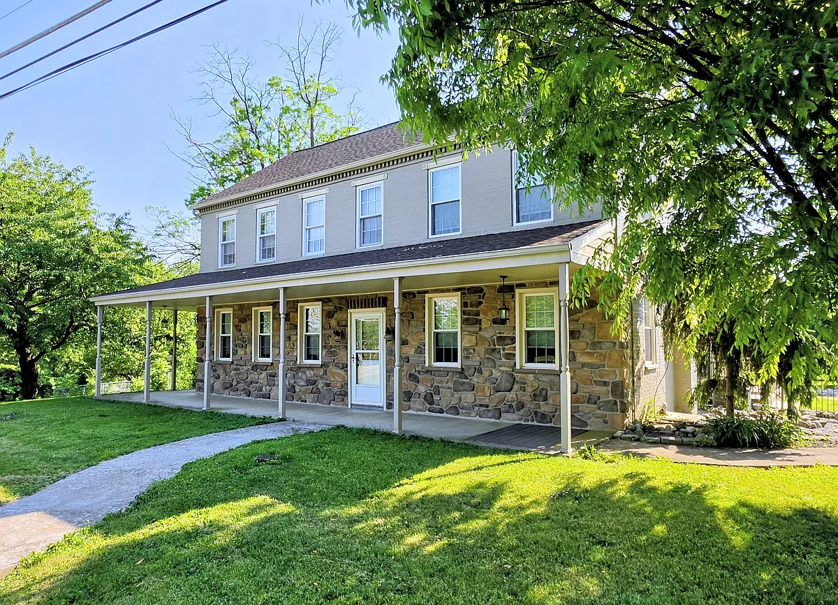 Building Photo - 142 N Colebrook Rd