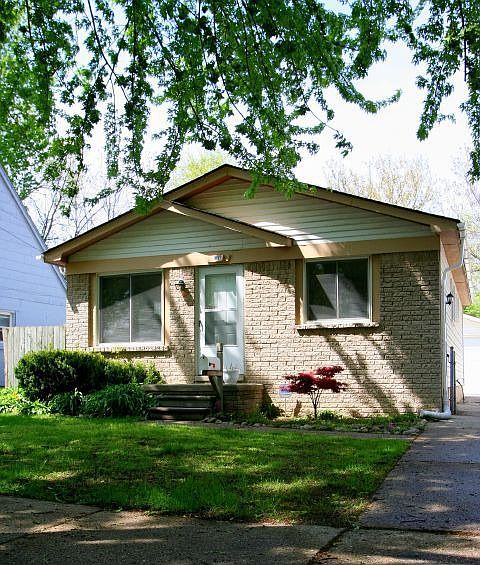 1137 E Maxlow