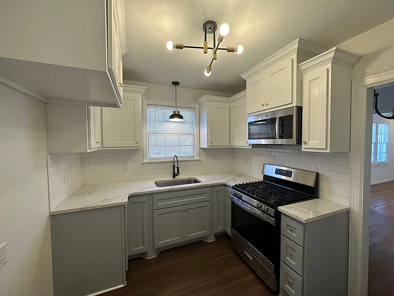 4213 SW 9th Ave — Photo 10