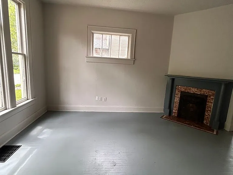 308 W Creighton Ave — Photo 3