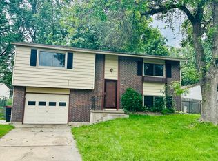 2205 Wildwood Pl, Lincoln, NE 68512