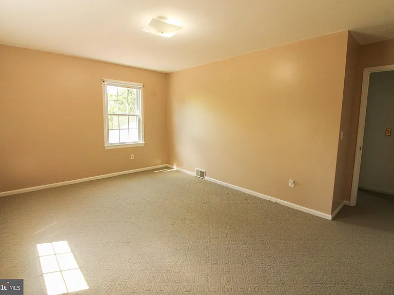 11 Hickory Ln — Photo 47
