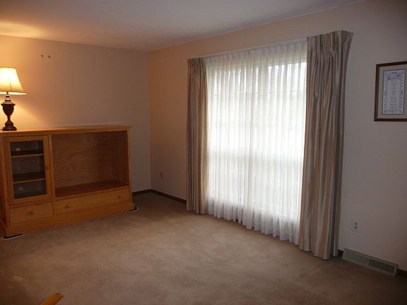 3rd image of 210 W 18th Ave