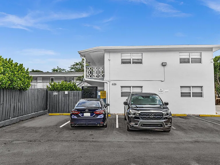 626 SW 14th Ave #102 — Photo 42