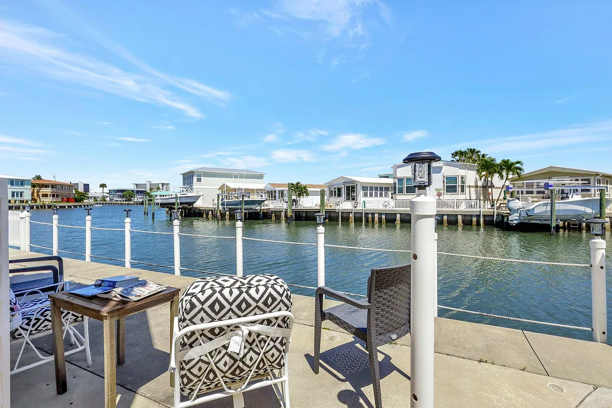 Building Photo - 10701 S Ocean Dr #651